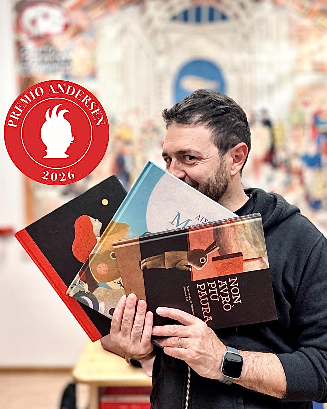 Simone Rea, curatore dei corsi di Illustrazione alla SRF, vince il Premio Andersen 2026 come Miglior Illustratore. Simone Rea, curatore dei corsi di Illustrazione alla SRF, vince il Premio Andersen 2026 come Miglior Illustratore.